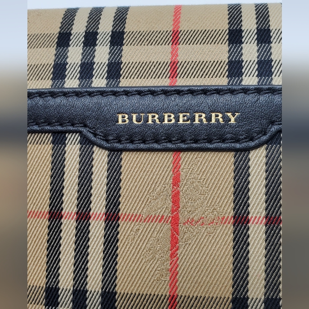 Burberry Check Clutch - Picture 7 of 9